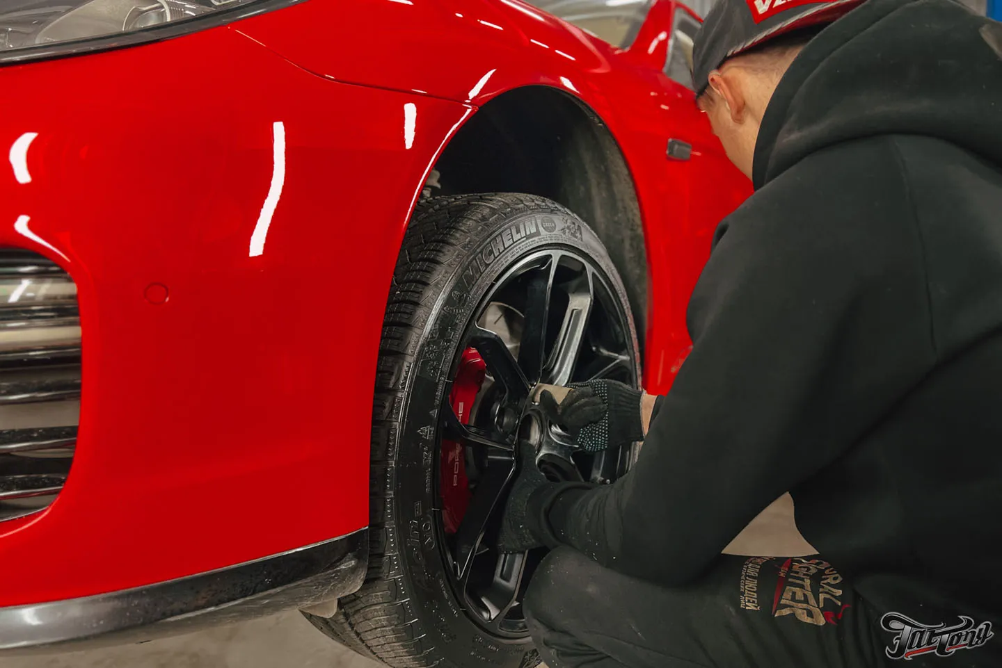 Фирменный Шиномонтаж на вибростенде на стендах Hunter для Porsche Panamera GTS: ПОСПОРИЛИ С ГОСТЕМ!